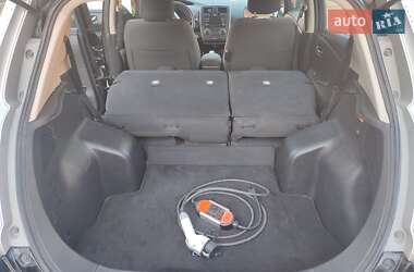 Хэтчбек Nissan Leaf 2015 в Шумске