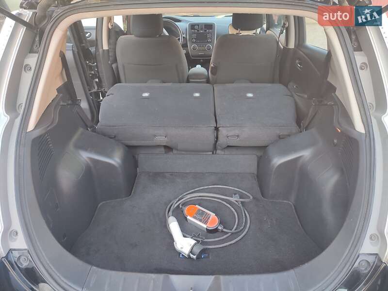 Хэтчбек Nissan Leaf 2015 в Шумске