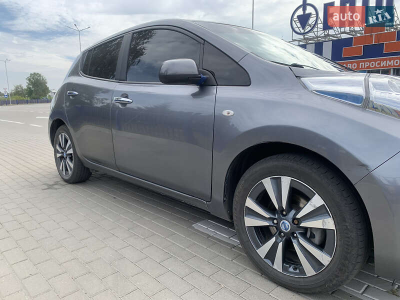 Хетчбек Nissan Leaf 2013 в Ковелі