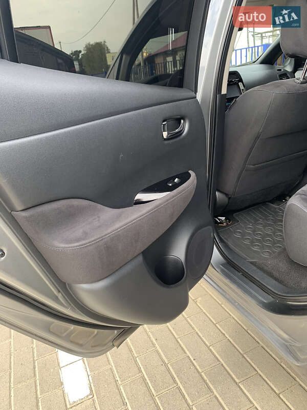 Хетчбек Nissan Leaf 2013 в Ковелі