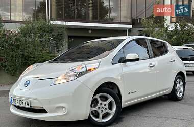 Хэтчбек Nissan Leaf 2013 в 
