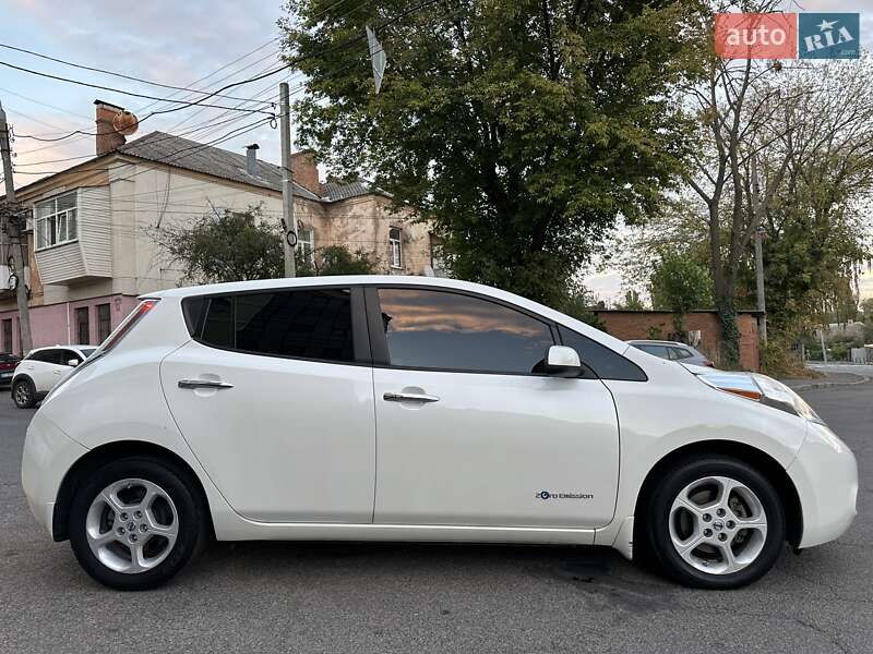 Хэтчбек Nissan Leaf 2013 в Виннице