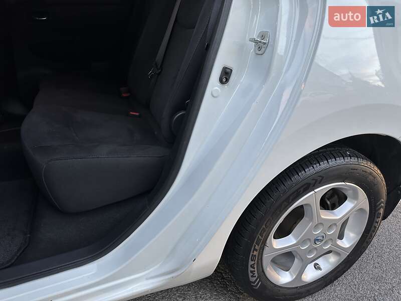 Хэтчбек Nissan Leaf 2013 в Виннице