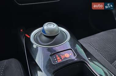 Хэтчбек Nissan Leaf 2013 в 