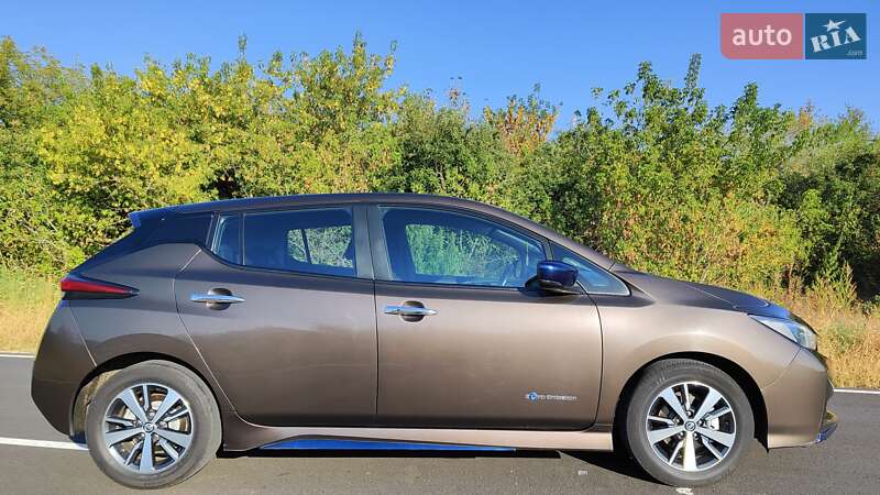 Хэтчбек Nissan Leaf 2018 в Киеве