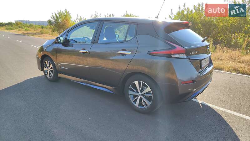 Хэтчбек Nissan Leaf 2018 в Киеве