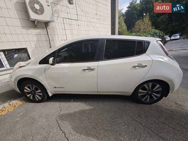 Хэтчбек Nissan Leaf 2016 в Киеве