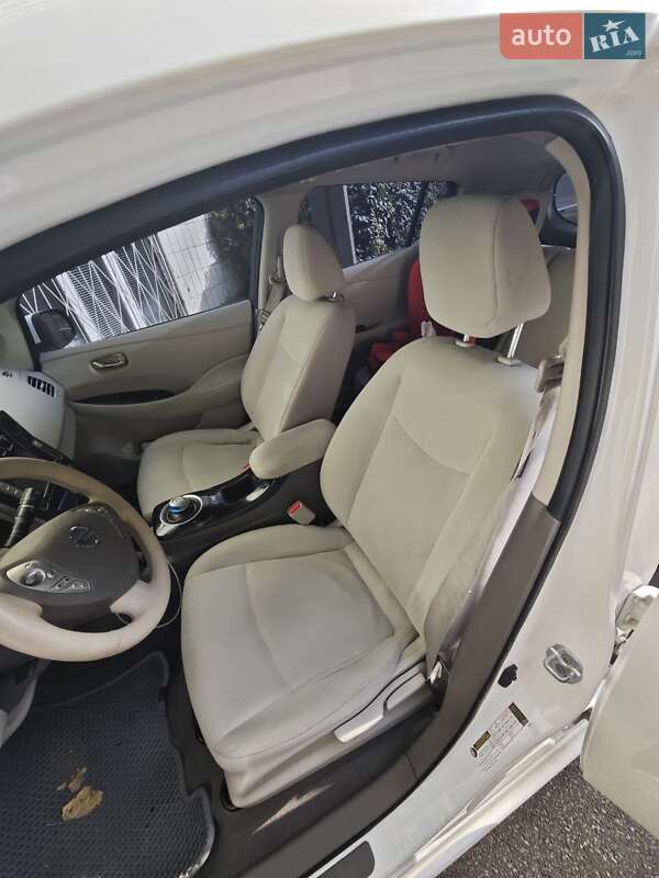 Хэтчбек Nissan Leaf 2016 в Киеве