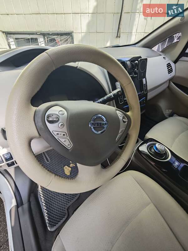 Хэтчбек Nissan Leaf 2016 в Киеве