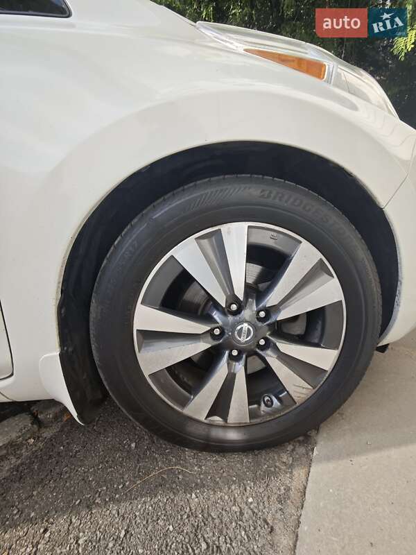 Хэтчбек Nissan Leaf 2016 в Киеве