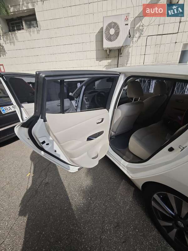 Хэтчбек Nissan Leaf 2016 в Киеве