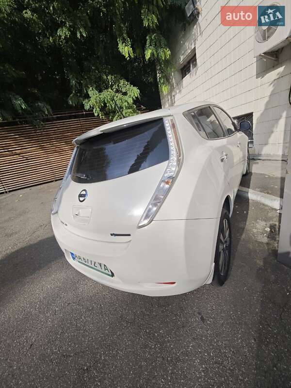 Хэтчбек Nissan Leaf 2016 в Киеве