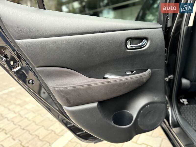Хэтчбек Nissan Leaf 2017 в Дубровице фото 46 Хэтчбек Nissan Leaf 2017 в Дубровице