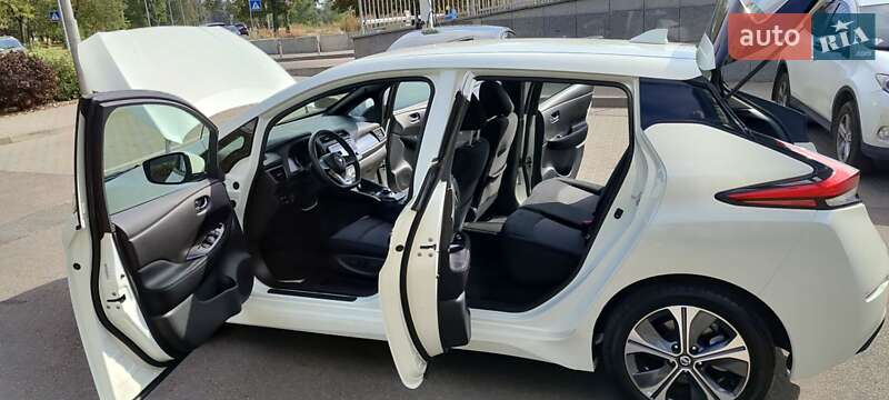 Хэтчбек Nissan Leaf 2018 в Киеве