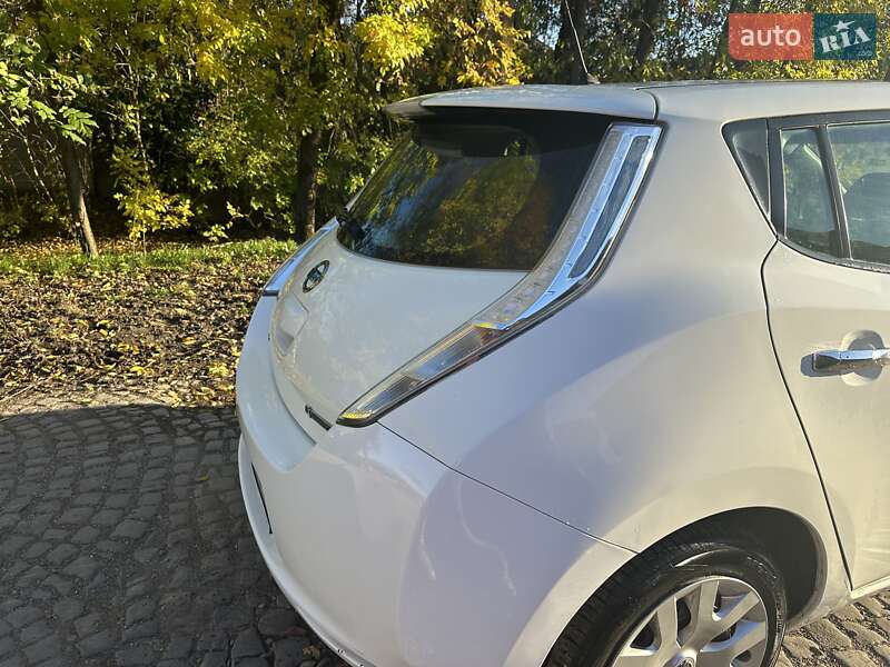 Хетчбек Nissan Leaf 2016 в Береговому