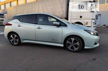 Хэтчбек Nissan Leaf 2018 в 