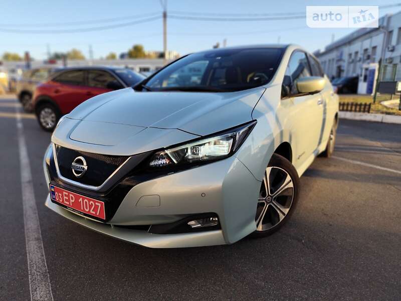 Хэтчбек Nissan Leaf 2018 в 