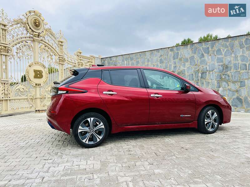 Хэтчбек Nissan Leaf 2018 в Киеве