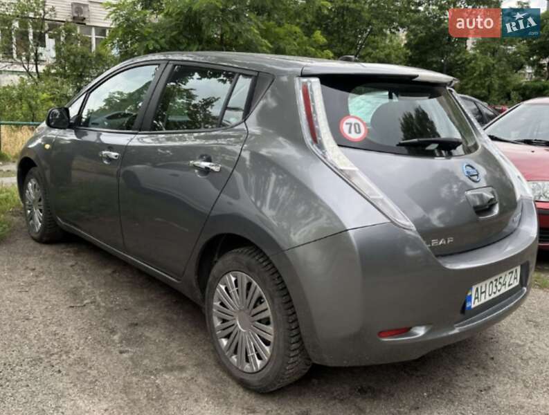Хетчбек Nissan Leaf 2015 в Києві