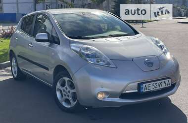 Хетчбек Nissan Leaf 2012 в Дніпрі