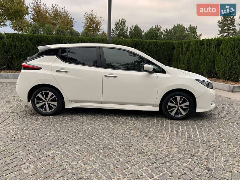 Хетчбек Nissan Leaf 2020 в Дніпрі