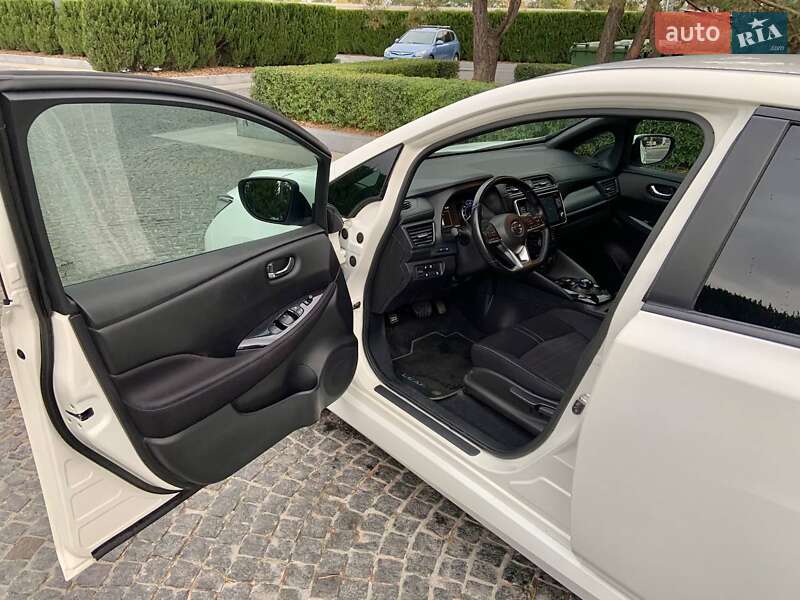 Хетчбек Nissan Leaf 2020 в Дніпрі