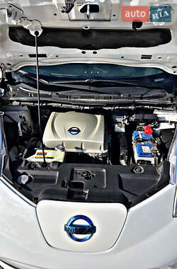 Хетчбек Nissan Leaf 2015 в 