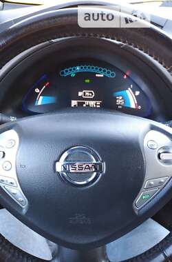 Хэтчбек Nissan Leaf 2013 в Монастыриске