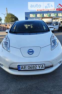 Хетчбек Nissan Leaf 2014 в Дніпрі