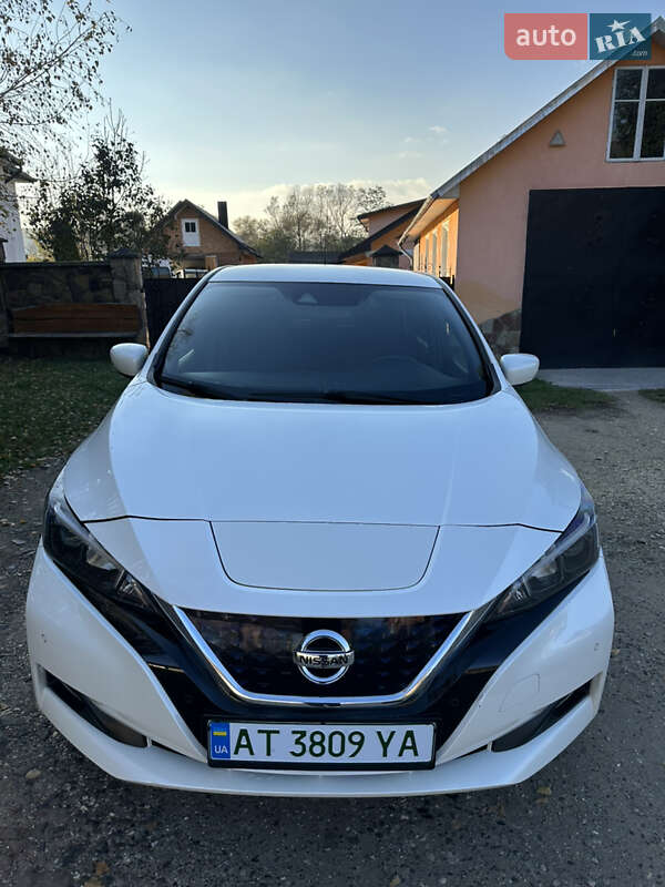 Хэтчбек Nissan Leaf 2018 в Монастыриске