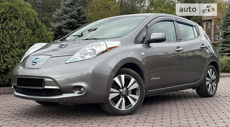 Хэтчбек Nissan Leaf 2016 в Днепре