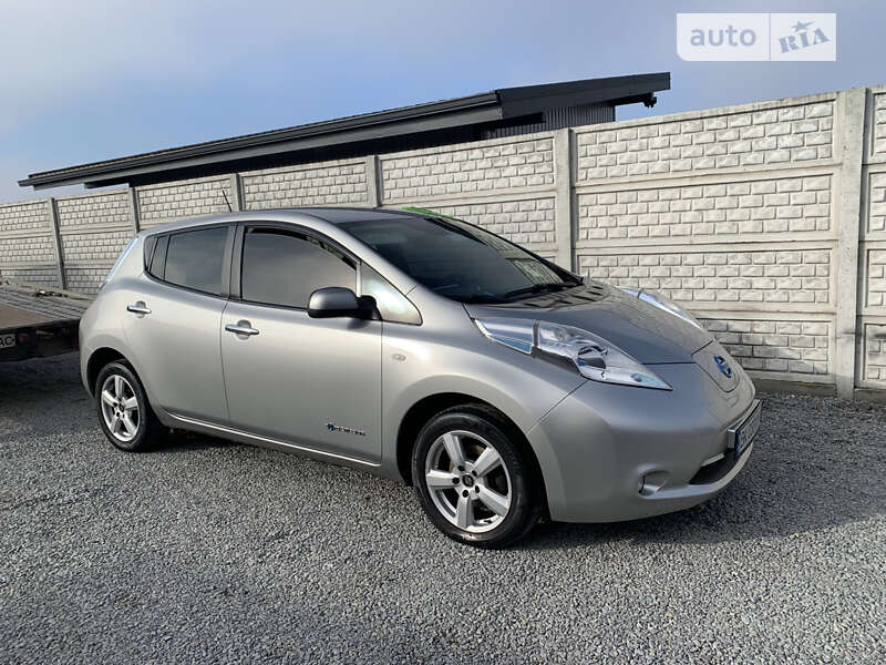 Хэтчбек Nissan Leaf 2013 в Ровно