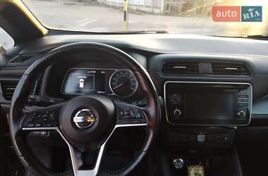 Хэтчбек Nissan Leaf 2019 в 