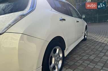 Хэтчбек Nissan Leaf 2014 в 