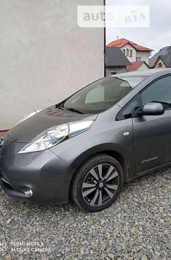 Хетчбек Nissan Leaf 2015 в Тисмениці