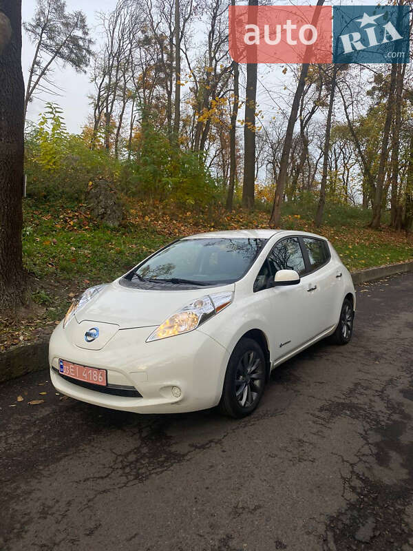 Хэтчбек Nissan Leaf 2014 в Львове