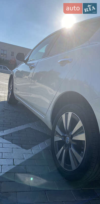 Хэтчбек Nissan Leaf 2014 в Ровно