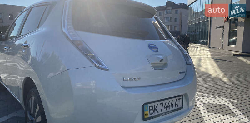 Хэтчбек Nissan Leaf 2014 в Ровно
