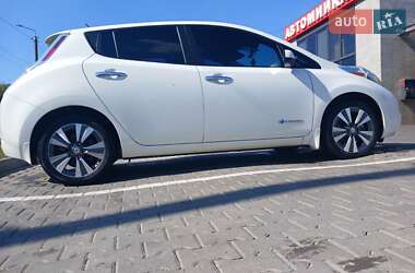 Хэтчбек Nissan Leaf 2015 в Хмельницком