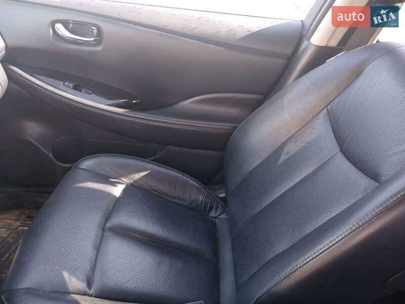 Хэтчбек Nissan Leaf 2015 в Хмельницком