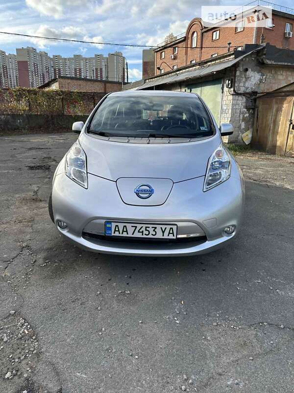 Хетчбек Nissan Leaf 2013 в Києві