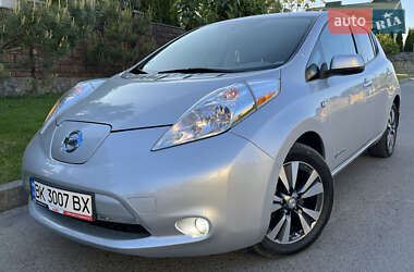 Хэтчбек Nissan Leaf 2015 в Ровно