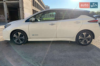 Хэтчбек Nissan Leaf 2019 в 