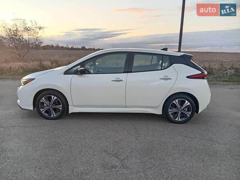 Хетчбек Nissan Leaf 2022 в Дніпрі