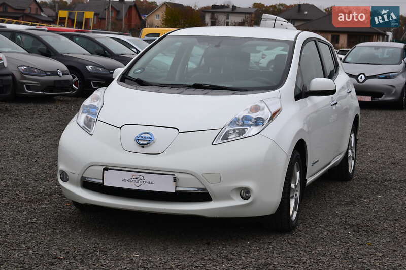 Хэтчбек Nissan Leaf 2015 в 