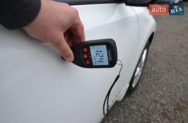 Хэтчбек Nissan Leaf 2015 в 