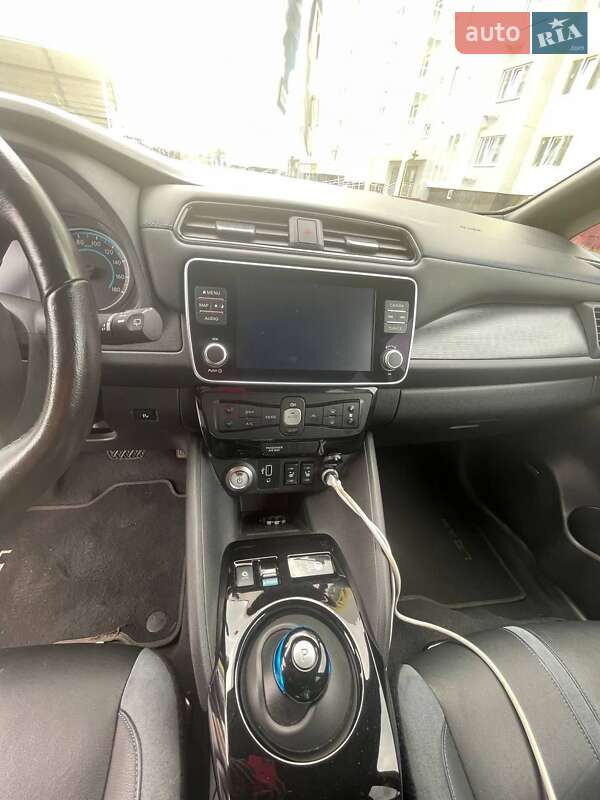 Хэтчбек Nissan Leaf 2019 в Каменском