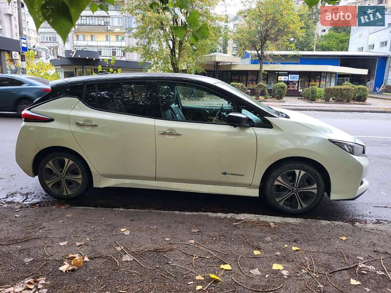 Хэтчбек Nissan Leaf 2019 в Каменском