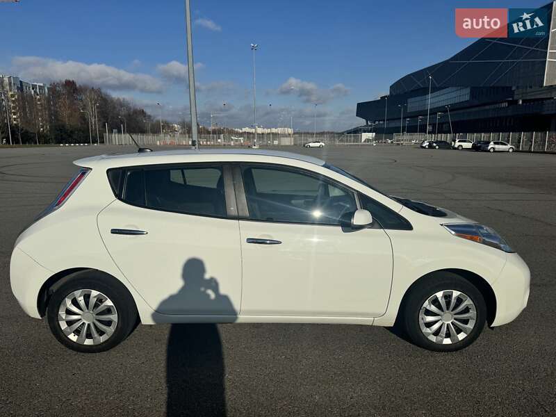 Хэтчбек Nissan Leaf 2014 в Львове