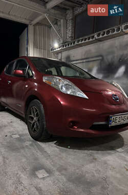 Хэтчбек Nissan Leaf 2015 в Кривом Роге